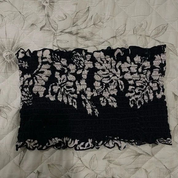 Black and White Women's Top - Picture 2 of 4